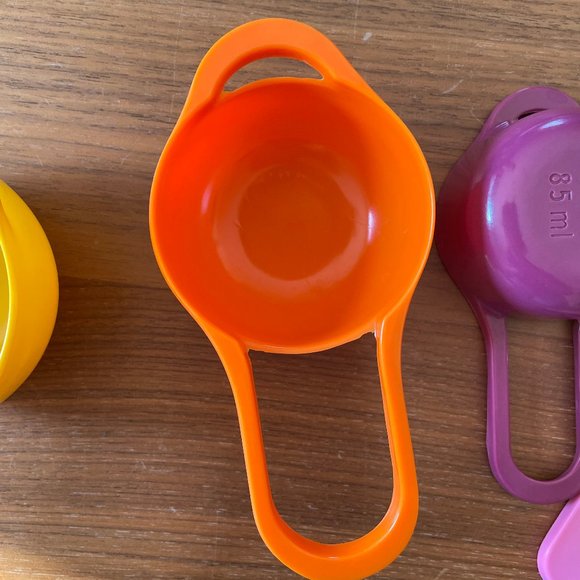 Colorful nesting measuring cup set - Picture 4 of 6